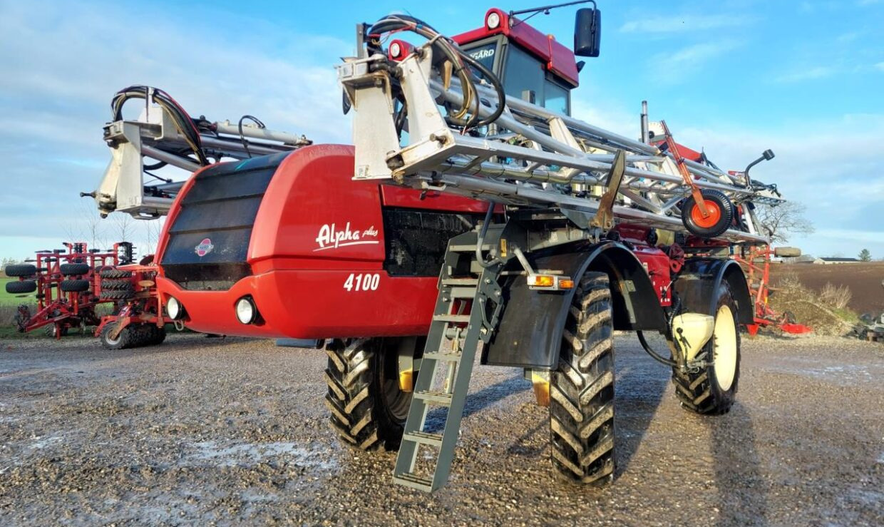 Hardi Alpha Plus 4100 - 36m med GPS - Samopogonjena prskalica: slika Hardi Alpha Plus 4100 - 36m med GPS - Samopogonjena prskalica Hardi Alpha Plus 4100 - 36m med GPS - Samopogonjena prskalica: slika Hardi Alpha Plus 4100 - 36m med GPS - Samopogonjena prskalica