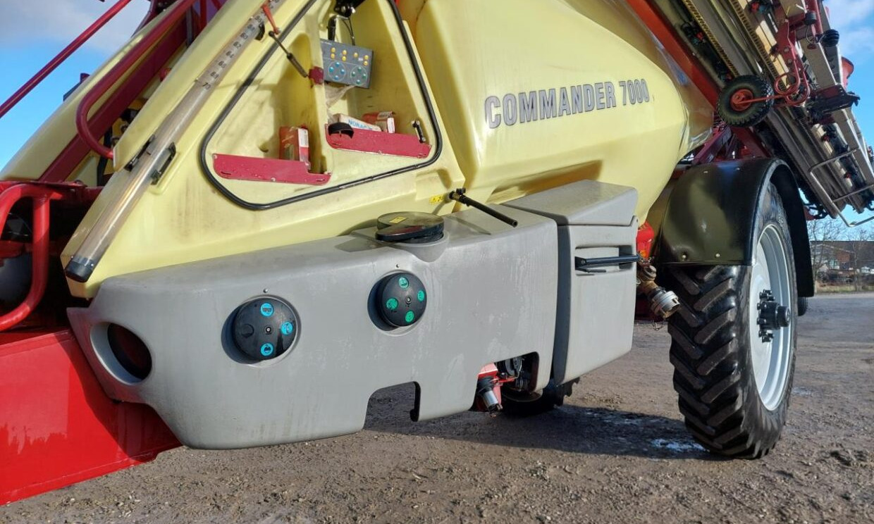 Hardi Commander 7000i - 36 m Twin - Vučena prskalica: slika Hardi Commander 7000i - 36 m Twin - Vučena prskalica Hardi Commander 7000i - 36 m Twin - Vučena prskalica: slika Hardi Commander 7000i - 36 m Twin - Vučena prskalica