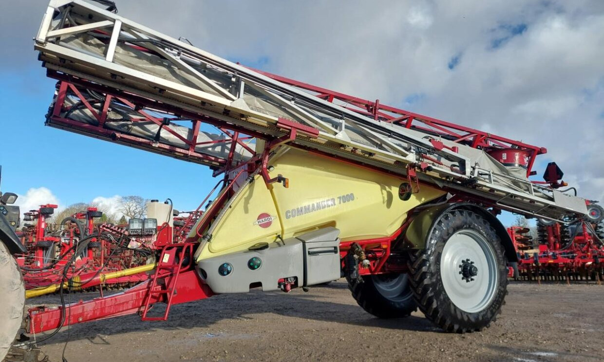 Hardi Commander 7000i - 36 m Twin - Vučena prskalica: slika Hardi Commander 7000i - 36 m Twin - Vučena prskalica Hardi Commander 7000i - 36 m Twin - Vučena prskalica: slika Hardi Commander 7000i - 36 m Twin - Vučena prskalica