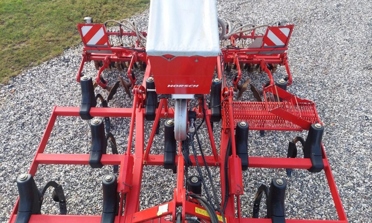 Horsch Terrano 3.5 FX med DuoDrill - Drljača: slika Horsch Terrano 3.5 FX med DuoDrill - Drljača Horsch Terrano 3.5 FX med DuoDrill - Drljača: slika Horsch Terrano 3.5 FX med DuoDrill - Drljača