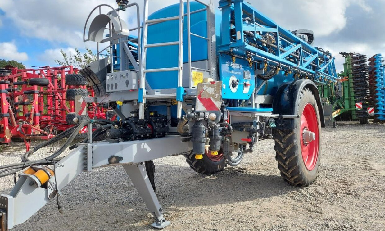 Lemken ALBATROS 9 6000 L med GPS - Vučena prskalica: slika Lemken ALBATROS 9 6000 L med GPS - Vučena prskalica Lemken ALBATROS 9 6000 L med GPS - Vučena prskalica: slika Lemken ALBATROS 9 6000 L med GPS - Vučena prskalica