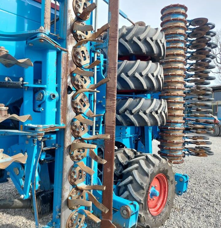 Lemken Compact-Solitair 9 KK - Kombajn i sijačica: slika Lemken Compact-Solitair 9 KK - Kombajn i sijačica Lemken Compact-Solitair 9 KK - Kombajn i sijačica: slika Lemken Compact-Solitair 9 KK - Kombajn i sijačica