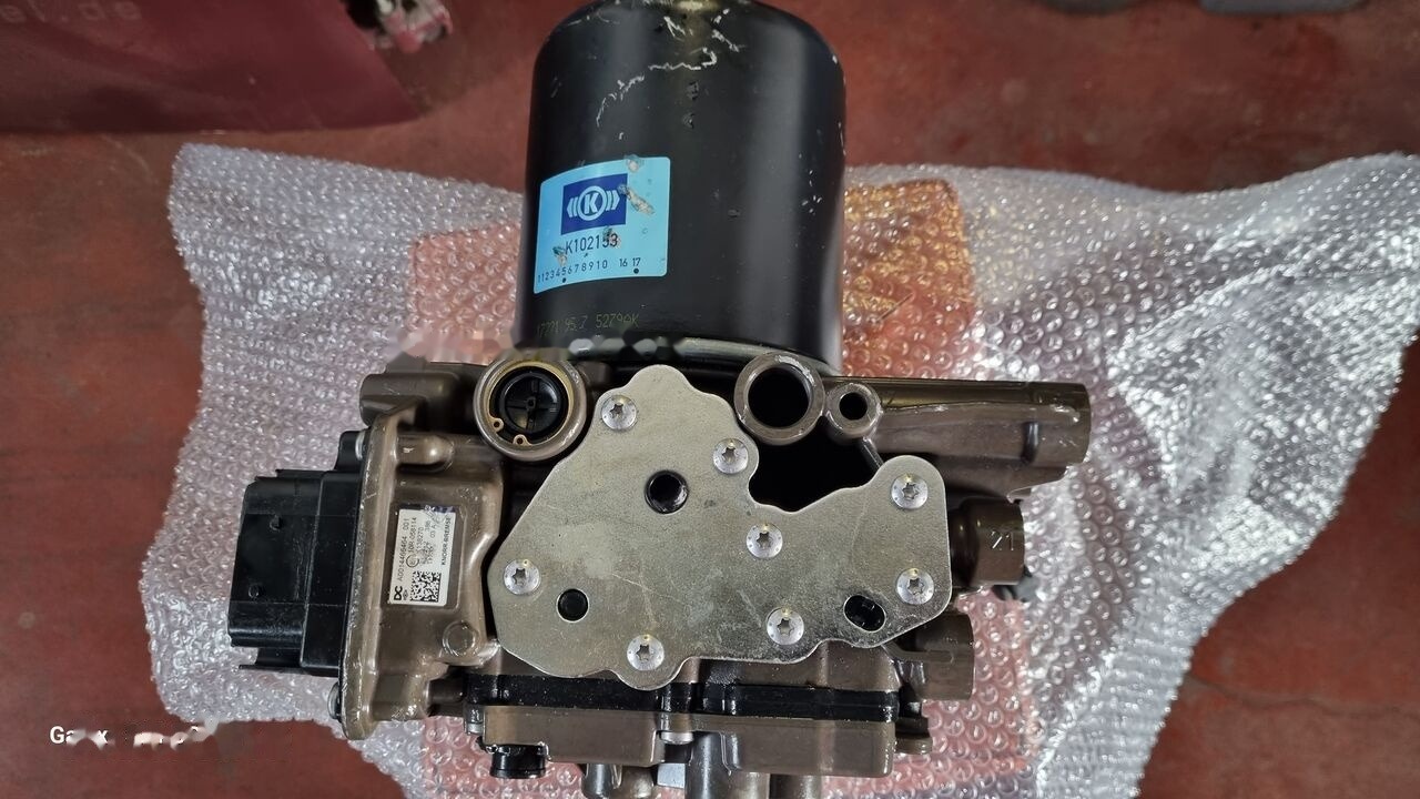Knorr-Bremse AIR DRYER UNIT EAPU K138270 Mercedes-Benz ACTROS MP4 EURO 6 - Upravljačka jedinica (ECU) za Kamion: slika Knorr-Bremse AIR DRYER UNIT EAPU K138270 Mercedes-Benz ACTROS MP4 EURO 6 - Upravljačka jedinica (ECU) za Kamion Knorr-Bremse AIR DRYER UNIT EAPU K138270 Mercedes-Benz ACTROS MP4 EURO 6 - Upravljačka jedinica (ECU) za Kamion: slika Knorr-Bremse AIR DRYER UNIT EAPU K138270 Mercedes-Benz ACTROS MP4 EURO 6 - Upravljačka jedinica (ECU) za Kamion