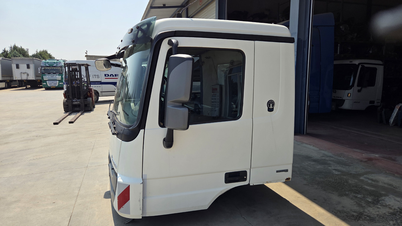 MERCEDES ACTROS MP3 MEDIUM - Kabina: slika MERCEDES ACTROS MP3 MEDIUM - Kabina MERCEDES ACTROS MP3 MEDIUM - Kabina: slika MERCEDES ACTROS MP3 MEDIUM - Kabina