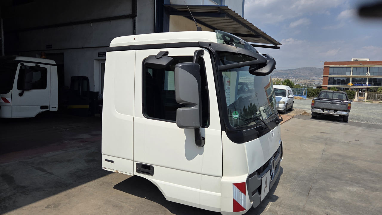 MERCEDES ACTROS MP3 MEDIUM - Kabina: slika MERCEDES ACTROS MP3 MEDIUM - Kabina MERCEDES ACTROS MP3 MEDIUM - Kabina: slika MERCEDES ACTROS MP3 MEDIUM - Kabina