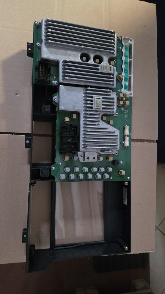 MERCEDES-BENZ - Ploča s instrumentima za Kamion: slika MERCEDES-BENZ - Ploča s instrumentima za Kamion MERCEDES-BENZ - Ploča s instrumentima za Kamion: slika MERCEDES-BENZ - Ploča s instrumentima za Kamion