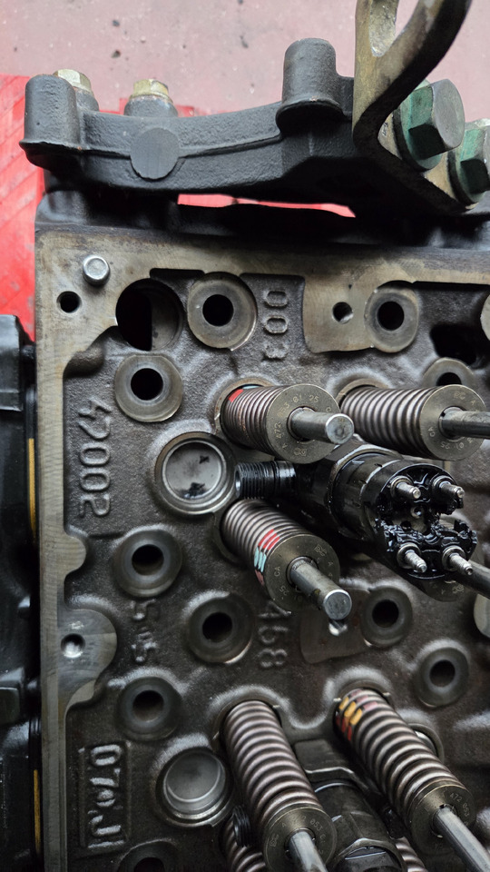 MERCEDES-BENZ OM 470 LA - Glava cilindra za Kamion: slika MERCEDES-BENZ OM 470 LA - Glava cilindra za Kamion MERCEDES-BENZ OM 470 LA - Glava cilindra za Kamion: slika MERCEDES-BENZ OM 470 LA - Glava cilindra za Kamion