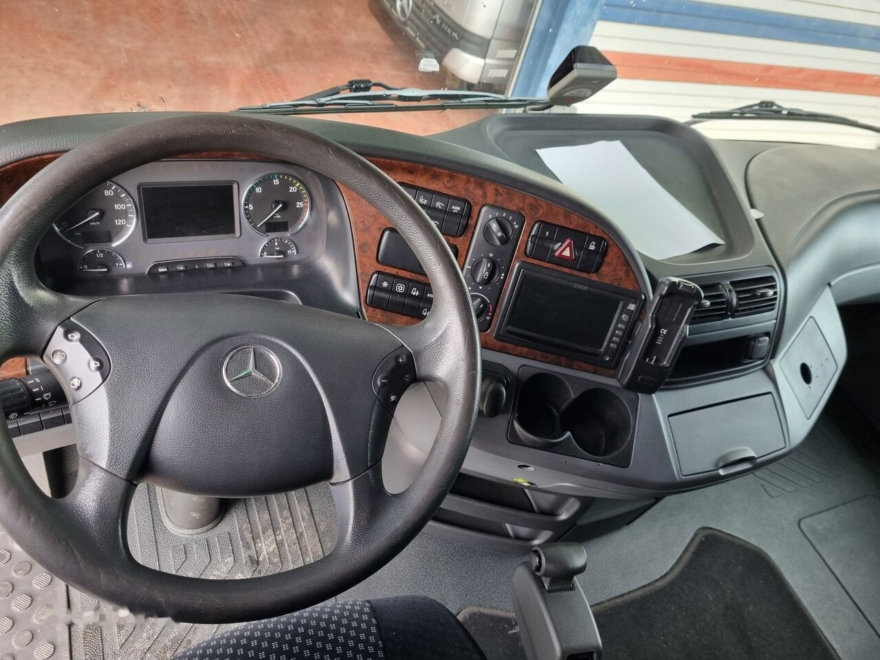 Mercedes-Benz ACTROS MP3 - Kabina za Kamion: slika Mercedes-Benz ACTROS MP3 - Kabina za Kamion Mercedes-Benz ACTROS MP3 - Kabina za Kamion: slika Mercedes-Benz ACTROS MP3 - Kabina za Kamion