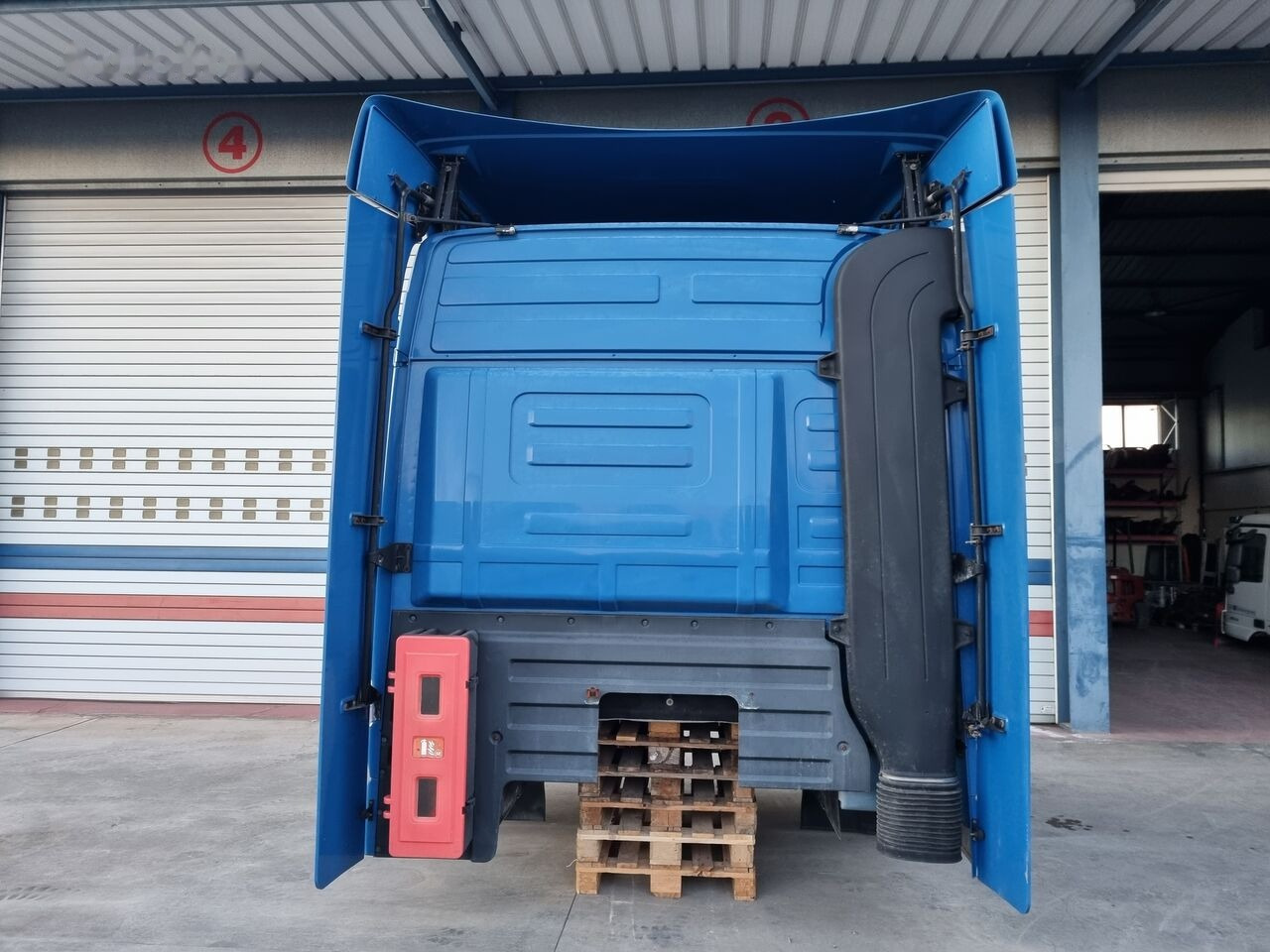 Mercedes-Benz ACTROS MP3 - Kabina za Kamion: slika Mercedes-Benz ACTROS MP3 - Kabina za Kamion Mercedes-Benz ACTROS MP3 - Kabina za Kamion: slika Mercedes-Benz ACTROS MP3 - Kabina za Kamion
