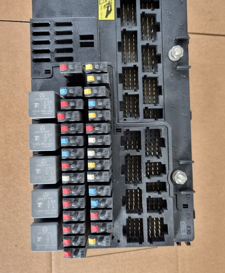 Upravljačka jedinica (ECU) za Kamion Mercedes-Benz CPC/FR Mercedes-Benz ACTROS: slika Upravljačka jedinica (ECU) za Kamion Mercedes-Benz CPC/FR Mercedes-Benz ACTROS Upravljačka jedinica (ECU) za Kamion Mercedes-Benz CPC/FR Mercedes-Benz ACTROS: slika Upravljačka jedinica (ECU) za Kamion Mercedes-Benz CPC/FR Mercedes-Benz ACTROS