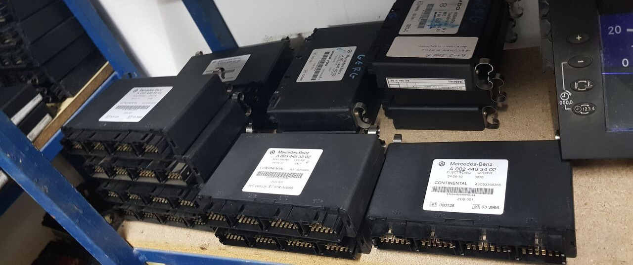 Upravljačka jedinica (ECU) za Kamion Mercedes-Benz CPC/FR Mercedes-Benz ACTROS: slika Upravljačka jedinica (ECU) za Kamion Mercedes-Benz CPC/FR Mercedes-Benz ACTROS Upravljačka jedinica (ECU) za Kamion Mercedes-Benz CPC/FR Mercedes-Benz ACTROS: slika Upravljačka jedinica (ECU) za Kamion Mercedes-Benz CPC/FR Mercedes-Benz ACTROS