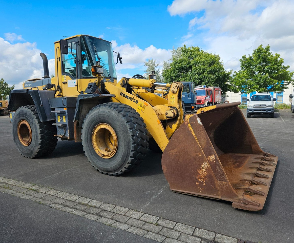 Komatsu WA 380-3 - Utovarivač na kotačima: slika Komatsu WA 380-3 - Utovarivač na kotačima Komatsu WA 380-3 - Utovarivač na kotačima: slika Komatsu WA 380-3 - Utovarivač na kotačima