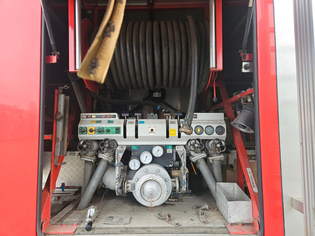 MAN KAT 6x6 Tanklöschfahrzeug - Kamion cisterna: slika MAN KAT 6x6 Tanklöschfahrzeug - Kamion cisterna MAN KAT 6x6 Tanklöschfahrzeug - Kamion cisterna: slika MAN KAT 6x6 Tanklöschfahrzeug - Kamion cisterna