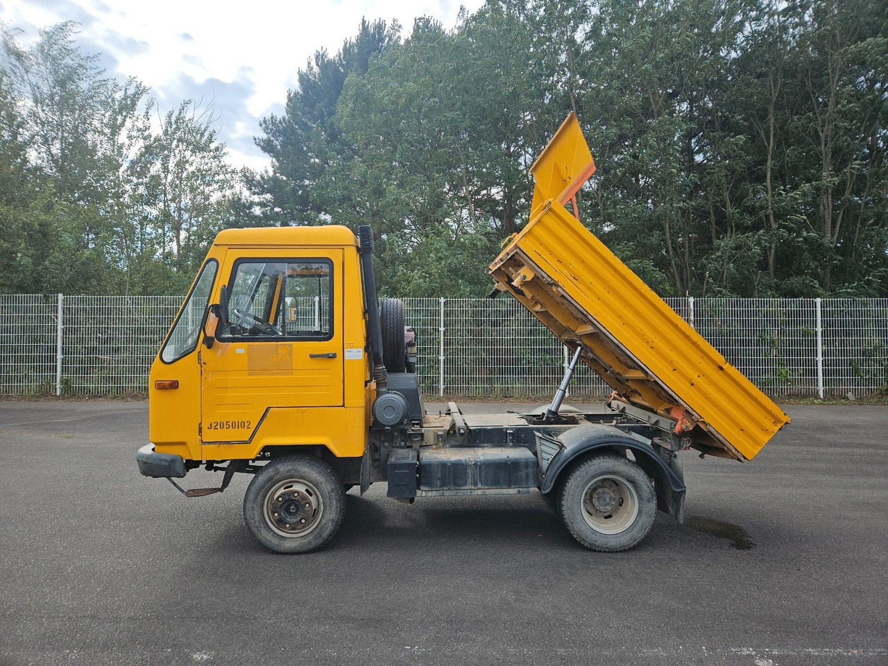 Multicar M26 Dreiseitenkipper 4x4 - Mali kamion kiper: slika Multicar M26 Dreiseitenkipper 4x4 - Mali kamion kiper Multicar M26 Dreiseitenkipper 4x4 - Mali kamion kiper: slika Multicar M26 Dreiseitenkipper 4x4 - Mali kamion kiper