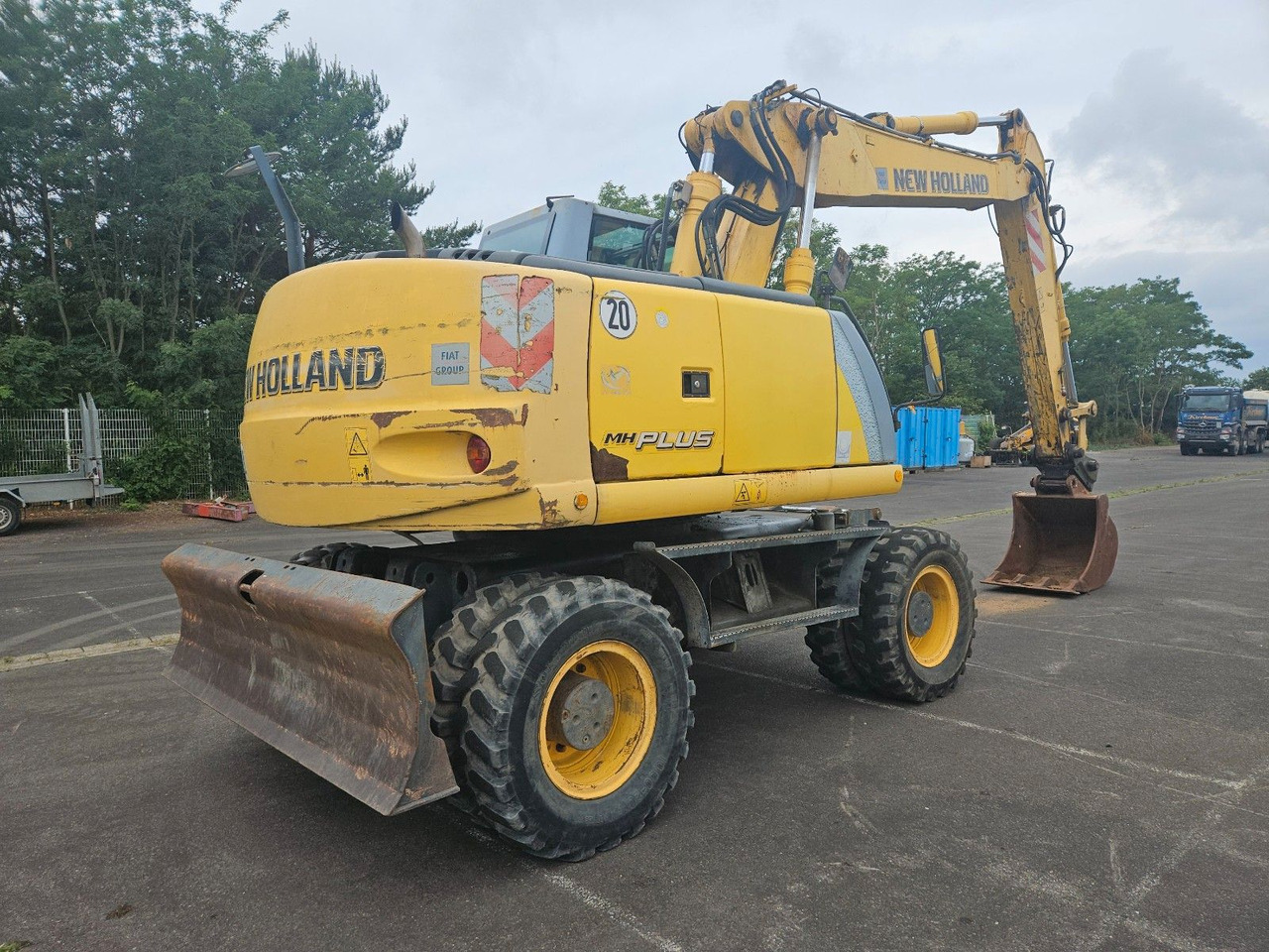 New Holland MH Plus 18t Mobilbagger - Bager na kotačima: slika New Holland MH Plus 18t Mobilbagger - Bager na kotačima New Holland MH Plus 18t Mobilbagger - Bager na kotačima: slika New Holland MH Plus 18t Mobilbagger - Bager na kotačima