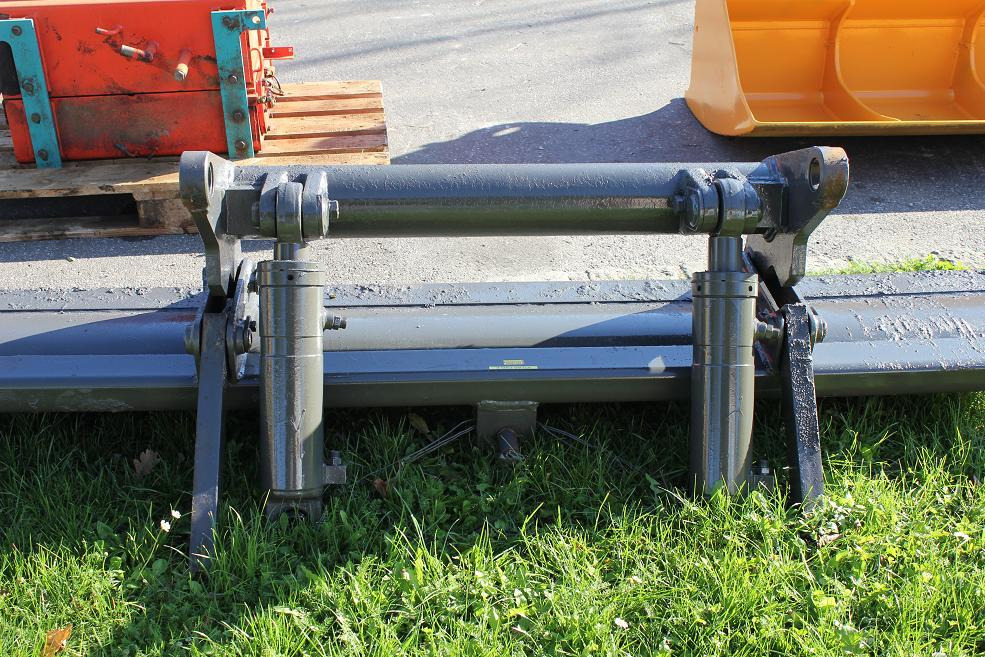 Atlas 1302 E - Nož za Građevinski strojevi: slika Atlas 1302 E - Nož za Građevinski strojevi Atlas 1302 E - Nož za Građevinski strojevi: slika Atlas 1302 E - Nož za Građevinski strojevi