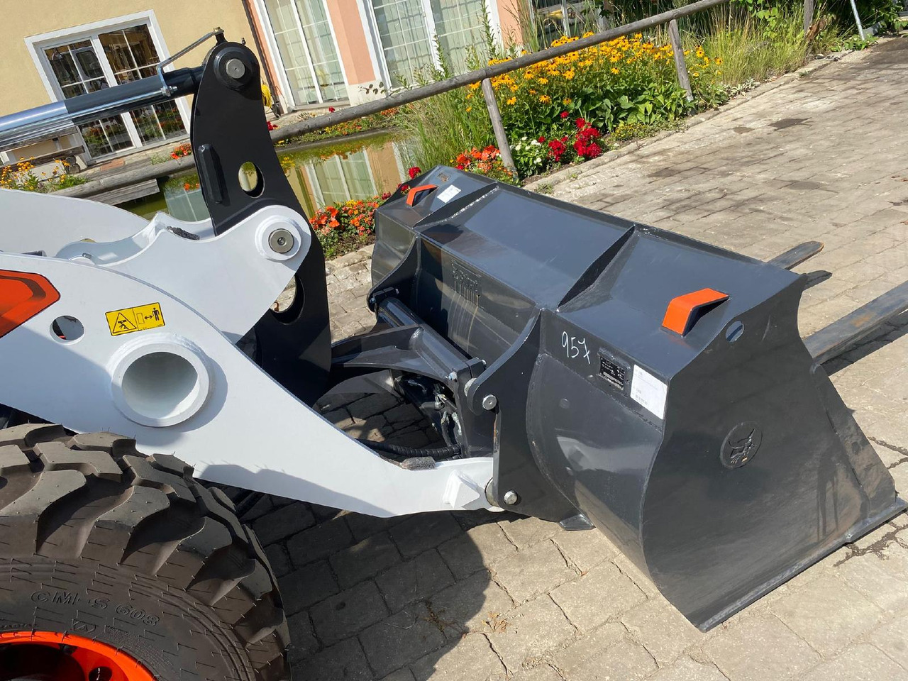 Bobcat L75 - Utovarivač na kotačima: slika Bobcat L75 - Utovarivač na kotačima Bobcat L75 - Utovarivač na kotačima: slika Bobcat L75 - Utovarivač na kotačima