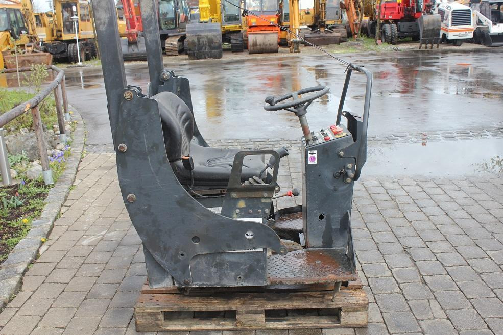 Bomag BW 100 AC 3 - Kabina i unutrašnjost za Kombinirani valjak: slika Bomag BW 100 AC 3 - Kabina i unutrašnjost za Kombinirani valjak Bomag BW 100 AC 3 - Kabina i unutrašnjost za Kombinirani valjak: slika Bomag BW 100 AC 3 - Kabina i unutrašnjost za Kombinirani valjak
