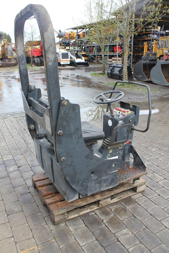 Bomag BW 100 AC 3 - Kabina i unutrašnjost za Kombinirani valjak: slika Bomag BW 100 AC 3 - Kabina i unutrašnjost za Kombinirani valjak Bomag BW 100 AC 3 - Kabina i unutrašnjost za Kombinirani valjak: slika Bomag BW 100 AC 3 - Kabina i unutrašnjost za Kombinirani valjak