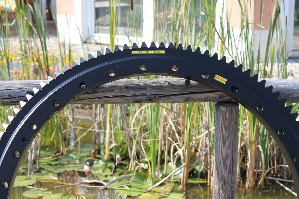 Caterpillar 212 BFT - Okretni prsten za Građevinski strojevi: slika Caterpillar 212 BFT - Okretni prsten za Građevinski strojevi Caterpillar 212 BFT - Okretni prsten za Građevinski strojevi: slika Caterpillar 212 BFT - Okretni prsten za Građevinski strojevi