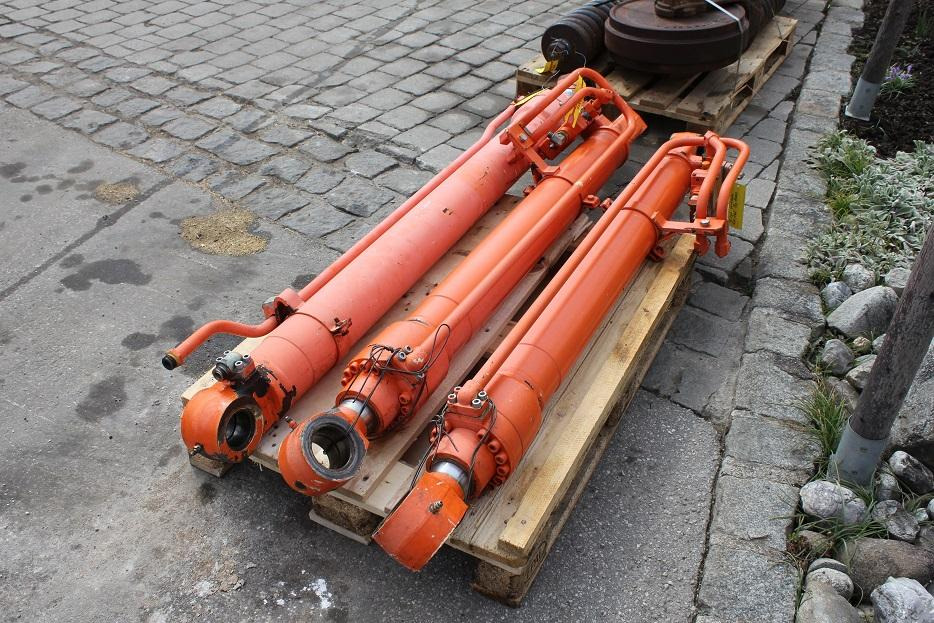 Fiat-Hitachi EX 165 - Hidraulični cilindar za Građevinski strojevi: slika Fiat-Hitachi EX 165 - Hidraulični cilindar za Građevinski strojevi Fiat-Hitachi EX 165 - Hidraulični cilindar za Građevinski strojevi: slika Fiat-Hitachi EX 165 - Hidraulični cilindar za Građevinski strojevi