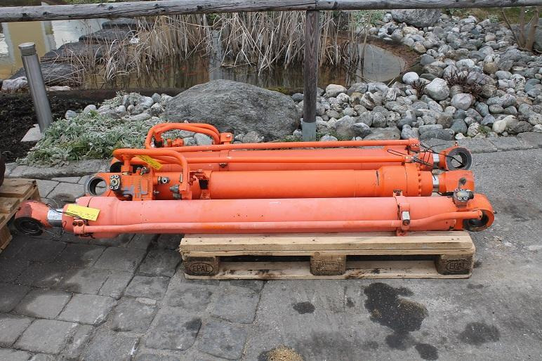 Fiat-Hitachi EX 165 - Hidraulični cilindar za Građevinski strojevi: slika Fiat-Hitachi EX 165 - Hidraulični cilindar za Građevinski strojevi Fiat-Hitachi EX 165 - Hidraulični cilindar za Građevinski strojevi: slika Fiat-Hitachi EX 165 - Hidraulični cilindar za Građevinski strojevi