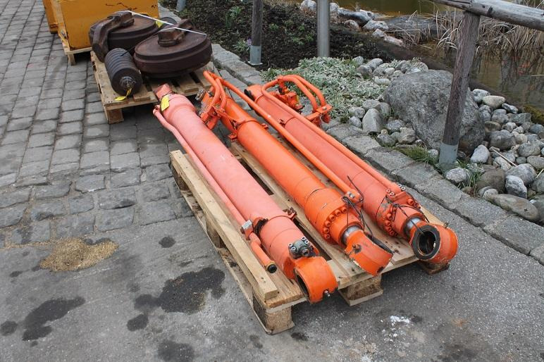 Fiat-Hitachi EX 165 - Hidraulični cilindar za Građevinski strojevi: slika Fiat-Hitachi EX 165 - Hidraulični cilindar za Građevinski strojevi Fiat-Hitachi EX 165 - Hidraulični cilindar za Građevinski strojevi: slika Fiat-Hitachi EX 165 - Hidraulični cilindar za Građevinski strojevi