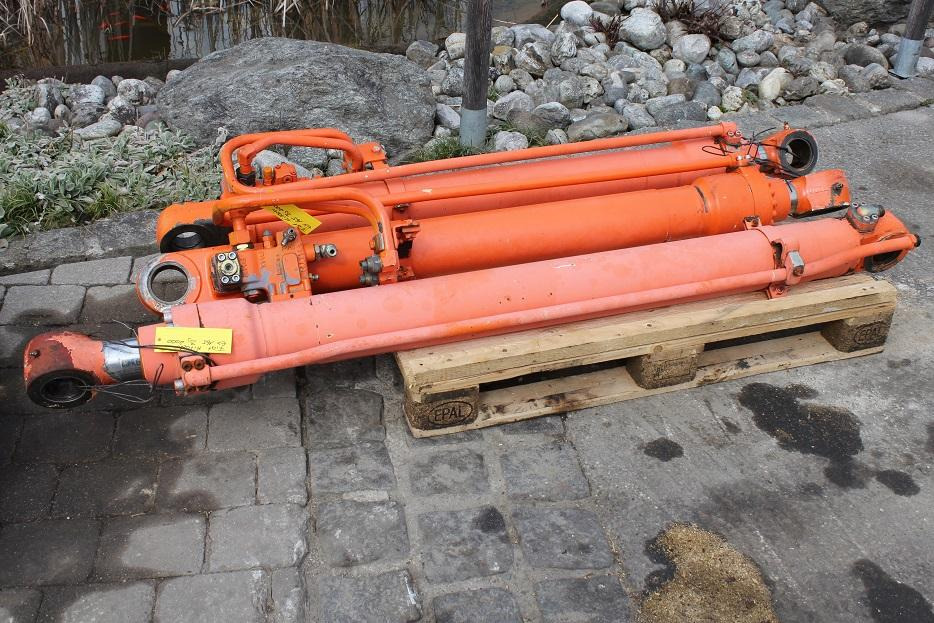 Fiat-Hitachi EX 165 - Hidraulični cilindar za Građevinski strojevi: slika Fiat-Hitachi EX 165 - Hidraulični cilindar za Građevinski strojevi Fiat-Hitachi EX 165 - Hidraulični cilindar za Građevinski strojevi: slika Fiat-Hitachi EX 165 - Hidraulični cilindar za Građevinski strojevi