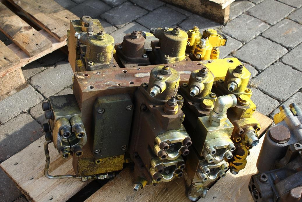 Furukawa W 735 - Hidraulični ventil za Građevinski strojevi: slika Furukawa W 735 - Hidraulični ventil za Građevinski strojevi Furukawa W 735 - Hidraulični ventil za Građevinski strojevi: slika Furukawa W 735 - Hidraulični ventil za Građevinski strojevi