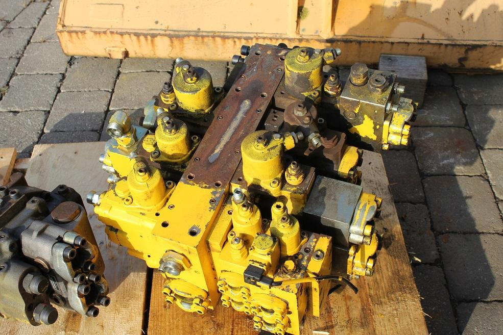 Furukawa W 735 - Hidraulični ventil za Građevinski strojevi: slika Furukawa W 735 - Hidraulični ventil za Građevinski strojevi Furukawa W 735 - Hidraulični ventil za Građevinski strojevi: slika Furukawa W 735 - Hidraulični ventil za Građevinski strojevi