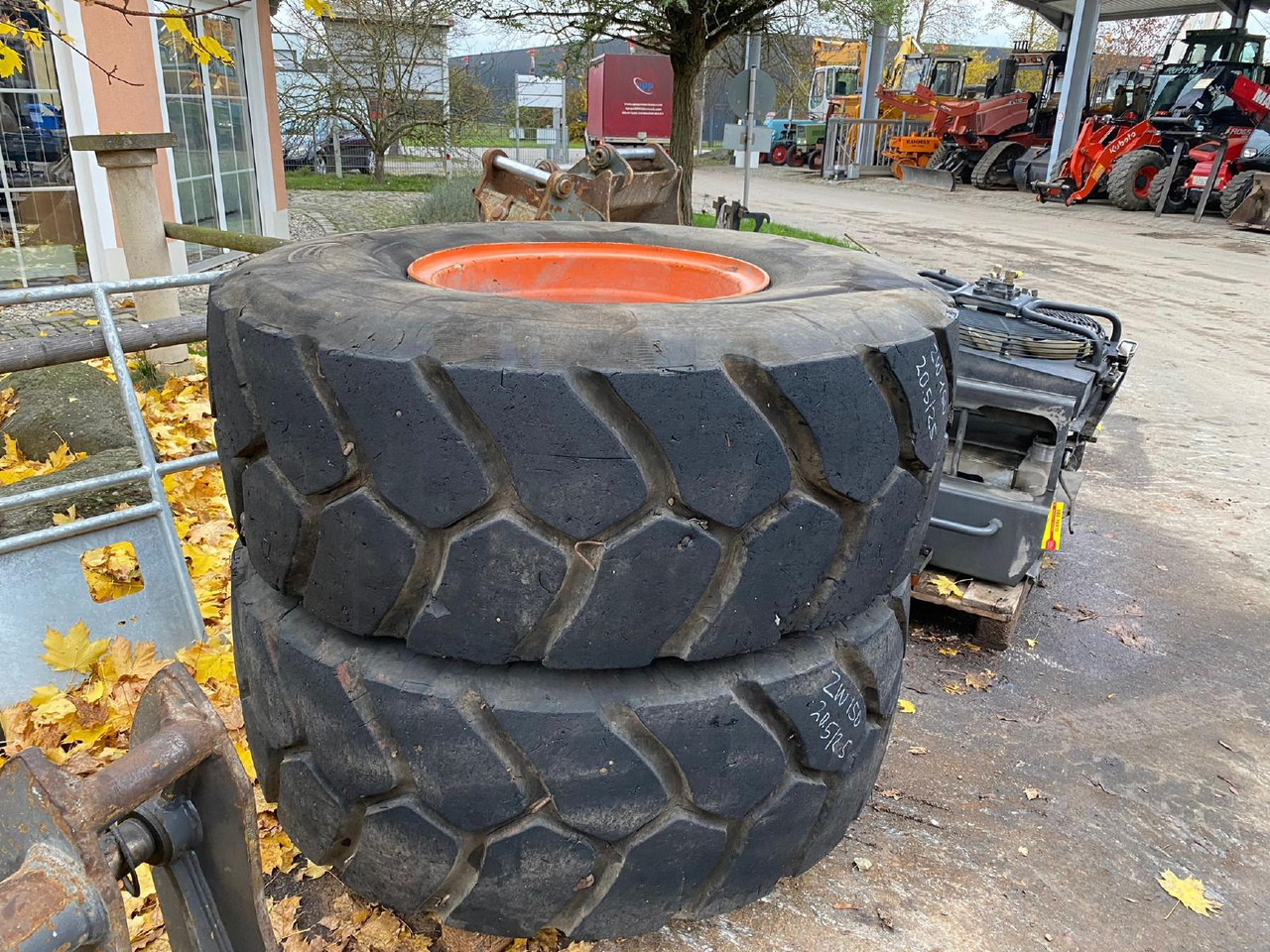 Hitachi 20,5 R 25 ZW 150 - Kompletan kotač za Građevinski strojevi: slika Hitachi 20,5 R 25 ZW 150 - Kompletan kotač za Građevinski strojevi Hitachi 20,5 R 25 ZW 150 - Kompletan kotač za Građevinski strojevi: slika Hitachi 20,5 R 25 ZW 150 - Kompletan kotač za Građevinski strojevi