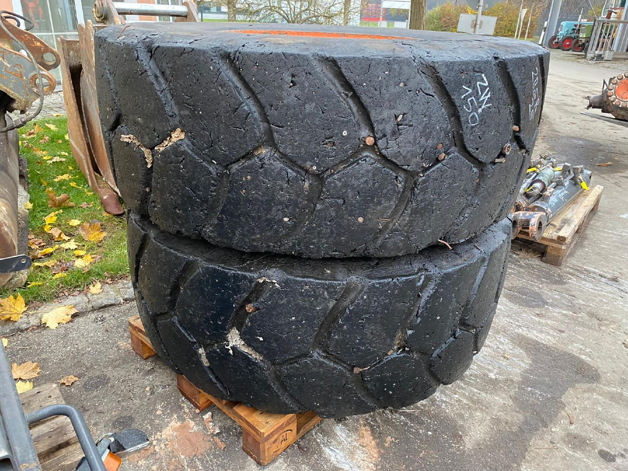 Hitachi 20,5 R 25 ZW 150 - Kompletan kotač za Građevinski strojevi: slika Hitachi 20,5 R 25 ZW 150 - Kompletan kotač za Građevinski strojevi Hitachi 20,5 R 25 ZW 150 - Kompletan kotač za Građevinski strojevi: slika Hitachi 20,5 R 25 ZW 150 - Kompletan kotač za Građevinski strojevi