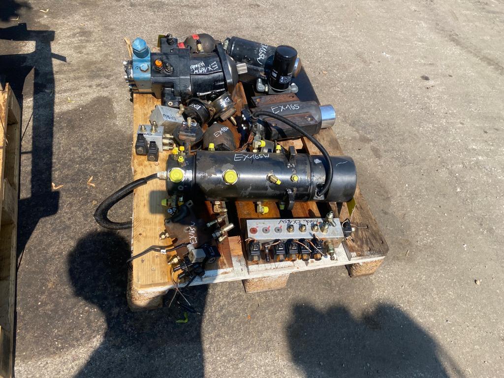 Hitachi EX 165W - Hidraulika za Građevinski strojevi: slika Hitachi EX 165W - Hidraulika za Građevinski strojevi Hitachi EX 165W - Hidraulika za Građevinski strojevi: slika Hitachi EX 165W - Hidraulika za Građevinski strojevi