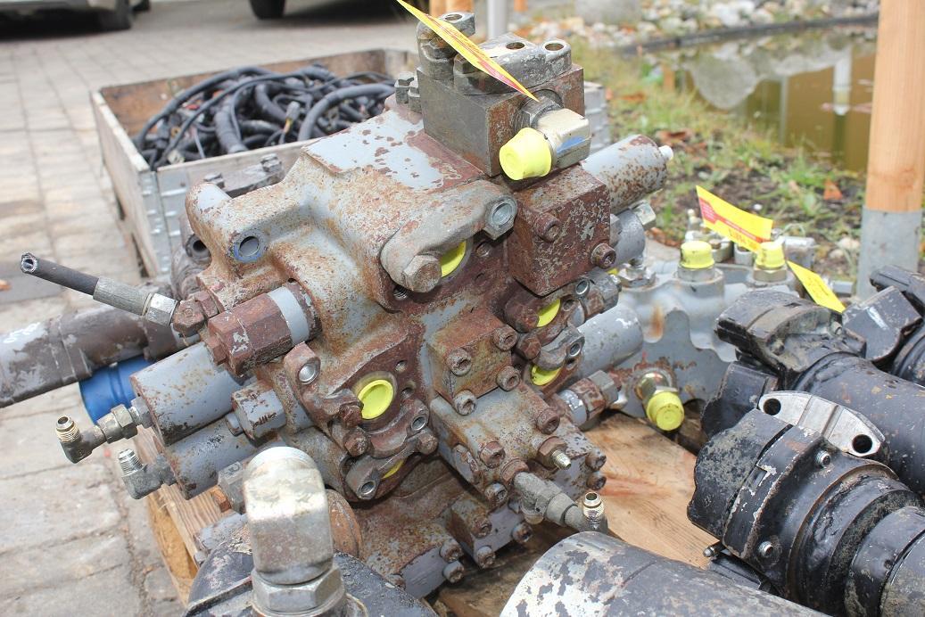 Hidraulični ventil za Građevinski strojevi Hitachi ZW 310: slika Hidraulični ventil za Građevinski strojevi Hitachi ZW 310 Hidraulični ventil za Građevinski strojevi Hitachi ZW 310: slika Hidraulični ventil za Građevinski strojevi Hitachi ZW 310