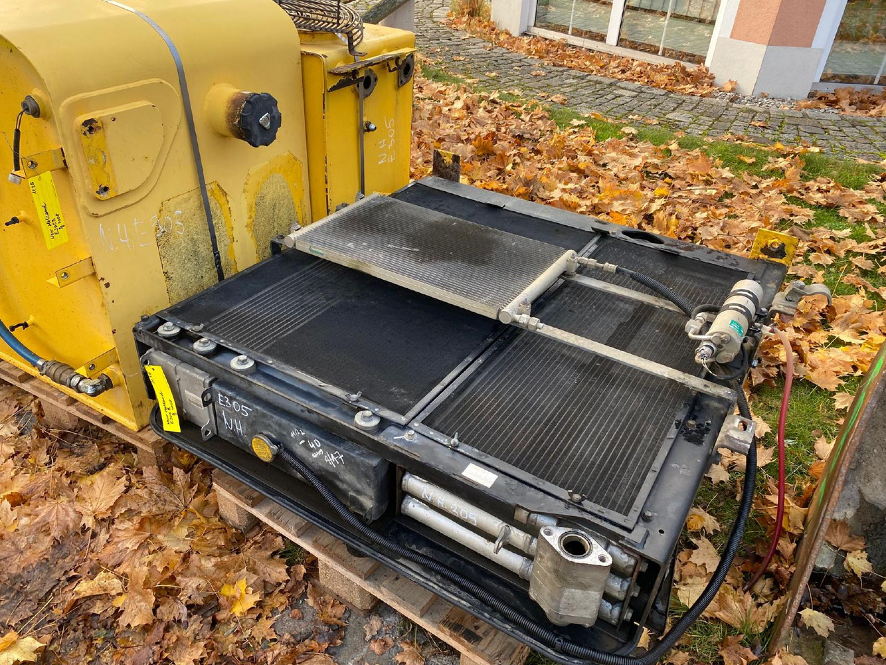 Holland E 305 - Sustav hlađenja za Građevinski strojevi: slika Holland E 305 - Sustav hlađenja za Građevinski strojevi Holland E 305 - Sustav hlađenja za Građevinski strojevi: slika Holland E 305 - Sustav hlađenja za Građevinski strojevi