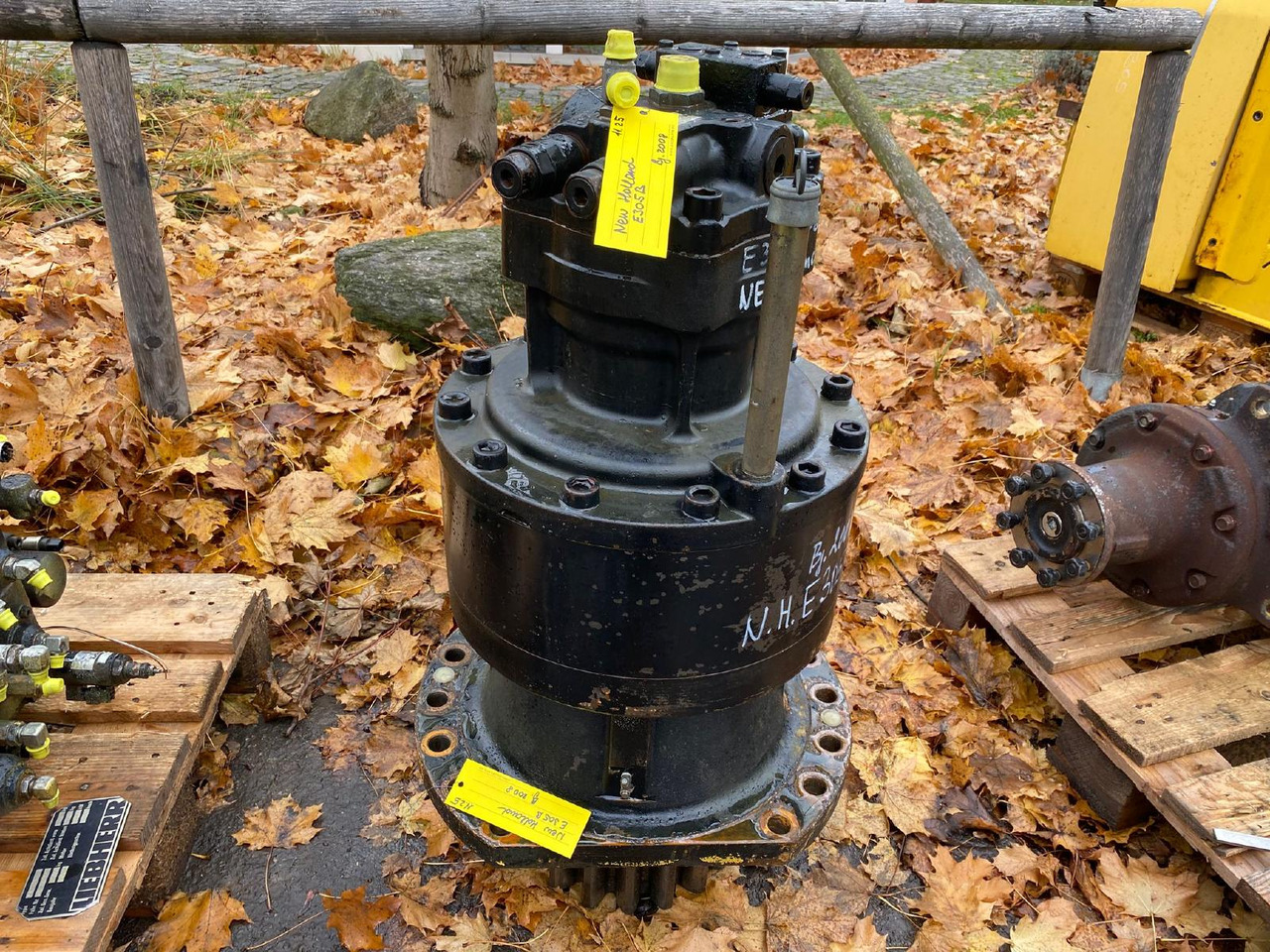 Holland E 305 - Motor okretanja za Građevinski strojevi: slika Holland E 305 - Motor okretanja za Građevinski strojevi Holland E 305 - Motor okretanja za Građevinski strojevi: slika Holland E 305 - Motor okretanja za Građevinski strojevi