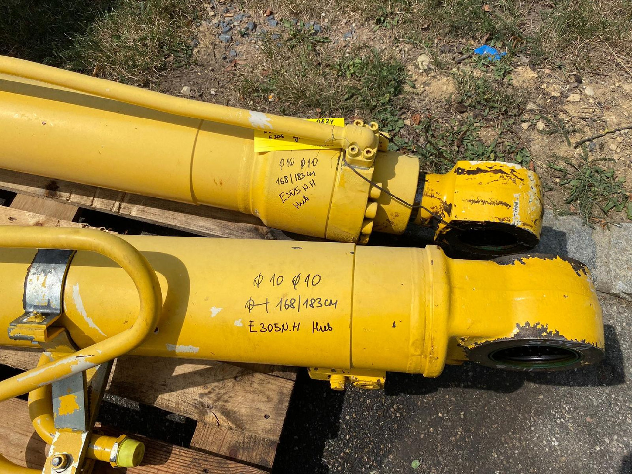 Holland E 305 - Hidraulični cilindar za Građevinski strojevi: slika Holland E 305 - Hidraulični cilindar za Građevinski strojevi Holland E 305 - Hidraulični cilindar za Građevinski strojevi: slika Holland E 305 - Hidraulični cilindar za Građevinski strojevi