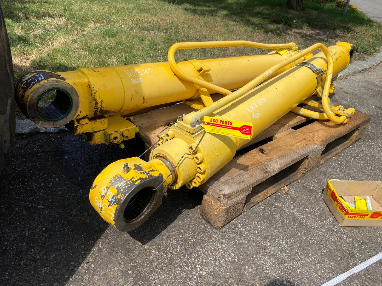 Holland E 305 - Hidraulični cilindar za Građevinski strojevi: slika Holland E 305 - Hidraulični cilindar za Građevinski strojevi Holland E 305 - Hidraulični cilindar za Građevinski strojevi: slika Holland E 305 - Hidraulični cilindar za Građevinski strojevi