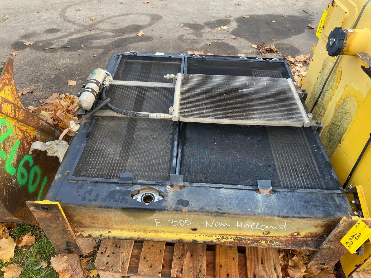 Holland E 305 - Sustav hlađenja za Građevinski strojevi: slika Holland E 305 - Sustav hlađenja za Građevinski strojevi Holland E 305 - Sustav hlađenja za Građevinski strojevi: slika Holland E 305 - Sustav hlađenja za Građevinski strojevi