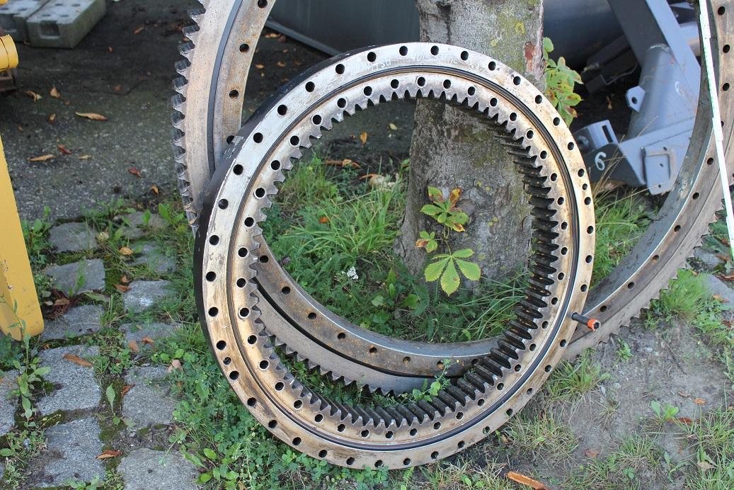 Komatsu PW 95 - Okretni prsten za Građevinski strojevi: slika Komatsu PW 95 - Okretni prsten za Građevinski strojevi Komatsu PW 95 - Okretni prsten za Građevinski strojevi: slika Komatsu PW 95 - Okretni prsten za Građevinski strojevi