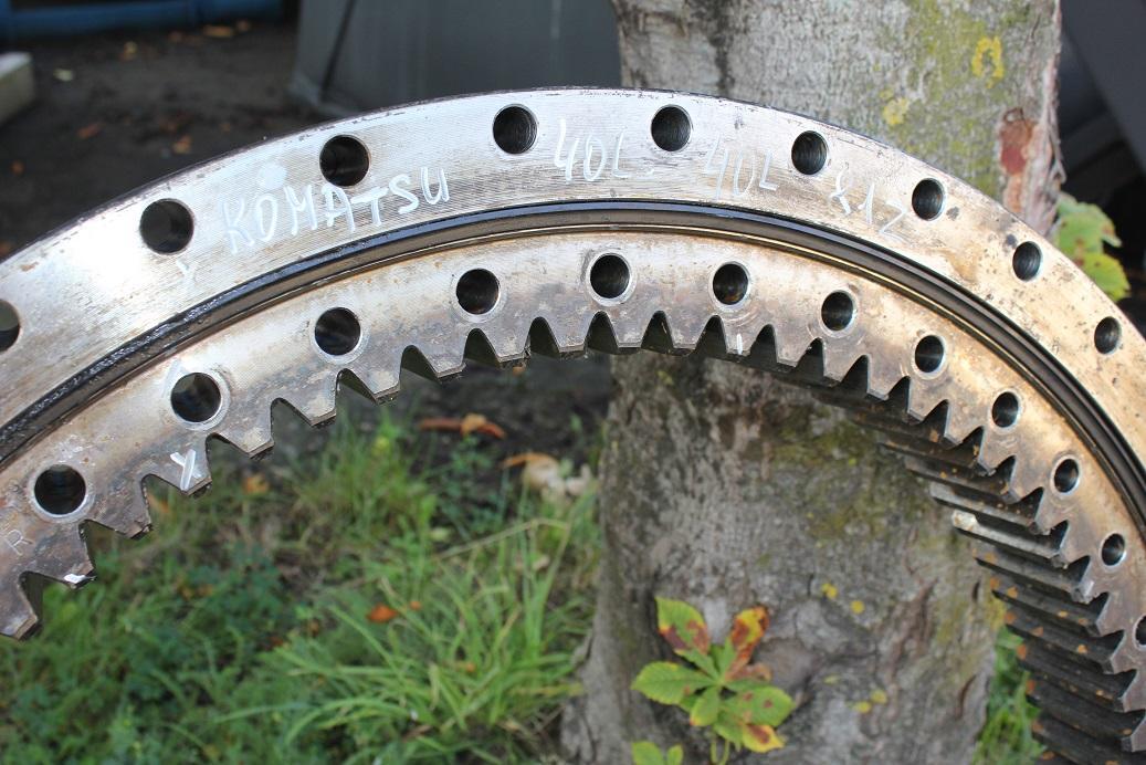 Komatsu PW 95 - Okretni prsten za Građevinski strojevi: slika Komatsu PW 95 - Okretni prsten za Građevinski strojevi Komatsu PW 95 - Okretni prsten za Građevinski strojevi: slika Komatsu PW 95 - Okretni prsten za Građevinski strojevi