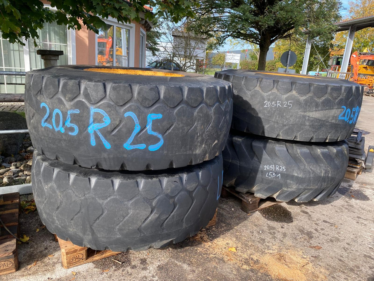 Liebherr 20,5R 25 aus L531 - Kompletan kotač za Građevinski strojevi: slika Liebherr 20,5R 25 aus L531 - Kompletan kotač za Građevinski strojevi Liebherr 20,5R 25 aus L531 - Kompletan kotač za Građevinski strojevi: slika Liebherr 20,5R 25 aus L531 - Kompletan kotač za Građevinski strojevi