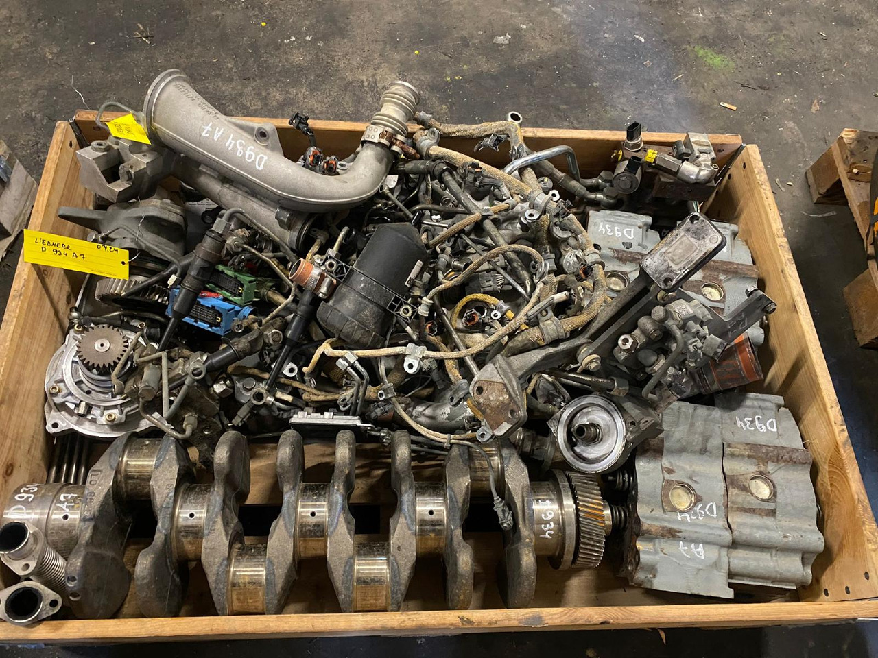 Liebherr D934S A7 - Motor i dijelovi za Građevinski strojevi: slika Liebherr D934S A7 - Motor i dijelovi za Građevinski strojevi Liebherr D934S A7 - Motor i dijelovi za Građevinski strojevi: slika Liebherr D934S A7 - Motor i dijelovi za Građevinski strojevi