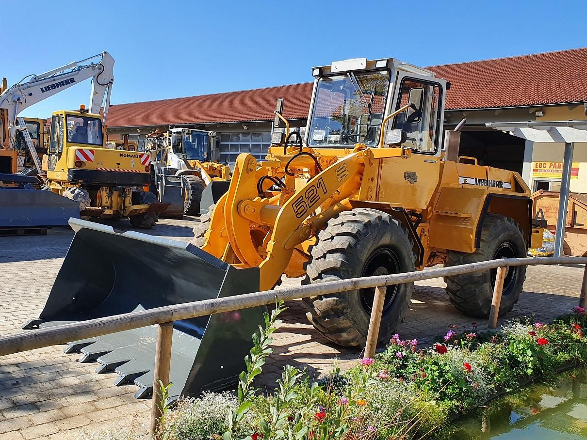 Liebherr L 521 - Utovarivač na kotačima: slika Liebherr L 521 - Utovarivač na kotačima Liebherr L 521 - Utovarivač na kotačima: slika Liebherr L 521 - Utovarivač na kotačima