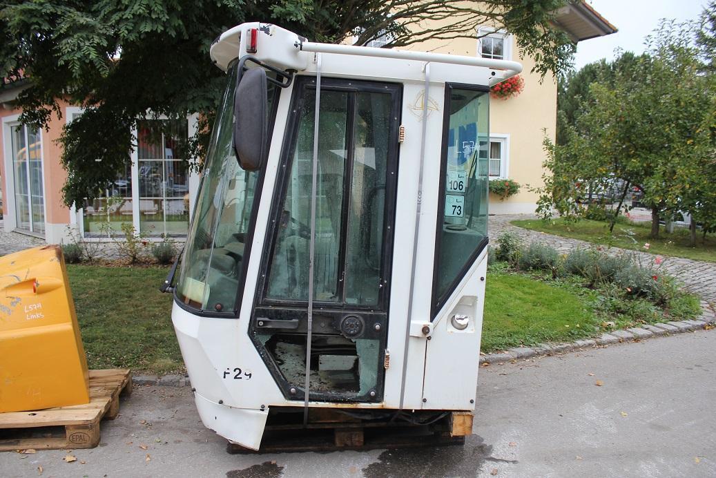 Liebherr L 574 - Kabina za Utovarivač na kotačima: slika Liebherr L 574 - Kabina za Utovarivač na kotačima Liebherr L 574 - Kabina za Utovarivač na kotačima: slika Liebherr L 574 - Kabina za Utovarivač na kotačima