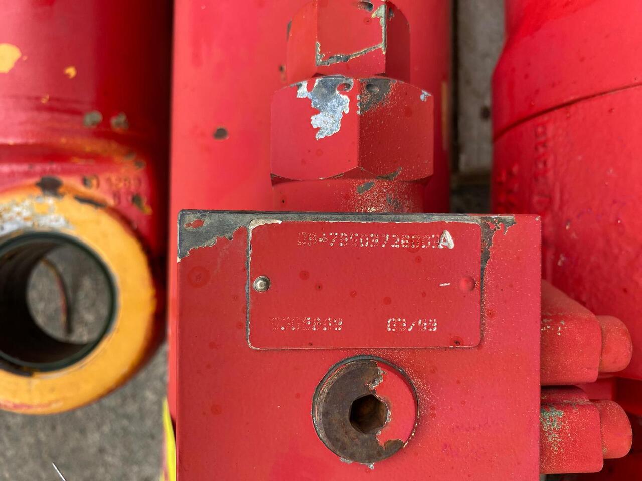 Liebherr R 904 LIT - Hidraulični cilindar za Građevinski strojevi: slika Liebherr R 904 LIT - Hidraulični cilindar za Građevinski strojevi Liebherr R 904 LIT - Hidraulični cilindar za Građevinski strojevi: slika Liebherr R 904 LIT - Hidraulični cilindar za Građevinski strojevi