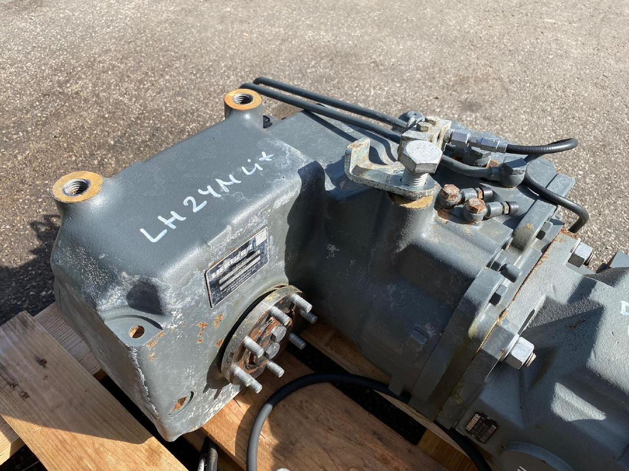 Liebherr ZF aus LH 24M - Mjenjač za Građevinski strojevi: slika Liebherr ZF aus LH 24M - Mjenjač za Građevinski strojevi Liebherr ZF aus LH 24M - Mjenjač za Građevinski strojevi: slika Liebherr ZF aus LH 24M - Mjenjač za Građevinski strojevi