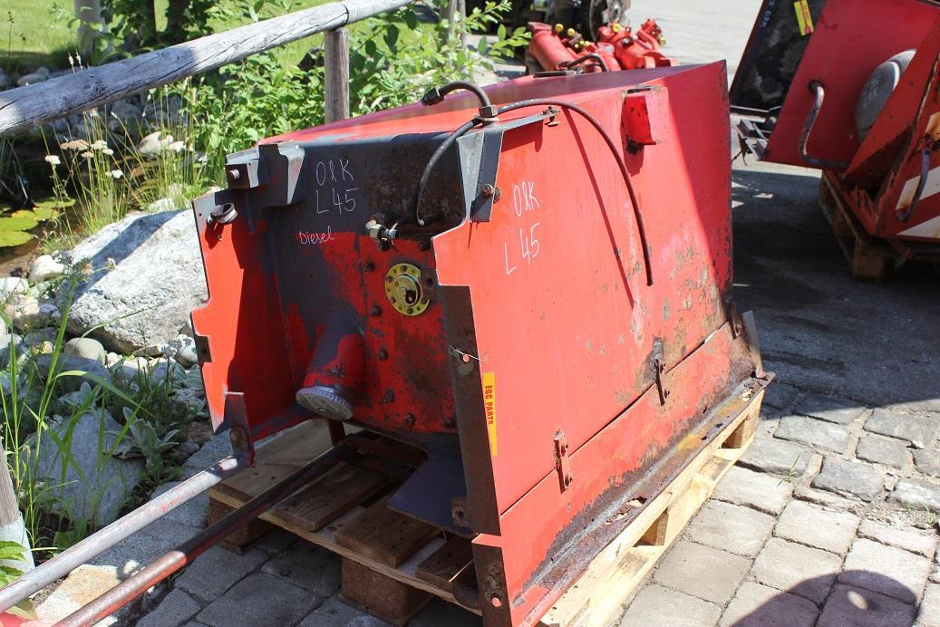 O&K L 45 - Spremnik goriva za Utovarivač na kotačima: slika O&K L 45 - Spremnik goriva za Utovarivač na kotačima O&K L 45 - Spremnik goriva za Utovarivač na kotačima: slika O&K L 45 - Spremnik goriva za Utovarivač na kotačima