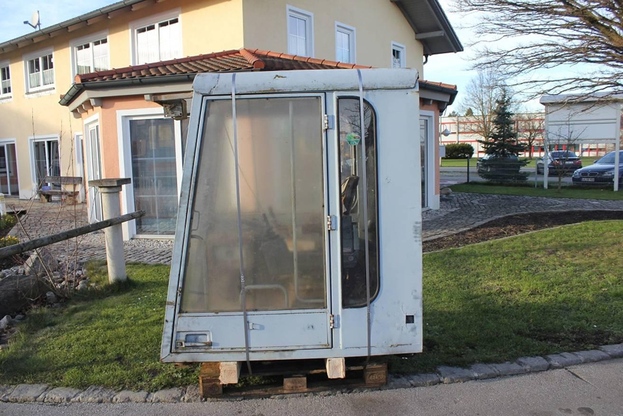 Poclain - Kabina za Građevinski strojevi: slika Poclain - Kabina za Građevinski strojevi Poclain - Kabina za Građevinski strojevi: slika Poclain - Kabina za Građevinski strojevi