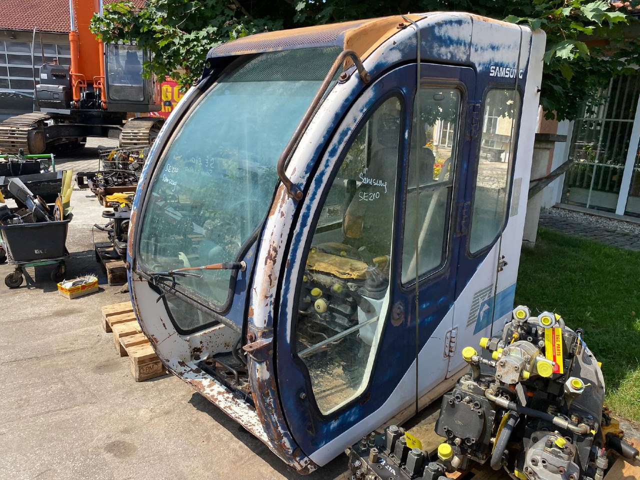 Samsung SE 210 - Kabina za Građevinski strojevi: slika  Samsung SE 210 - Kabina za Građevinski strojevi Samsung SE 210 - Kabina za Građevinski strojevi: slika  Samsung SE 210 - Kabina za Građevinski strojevi